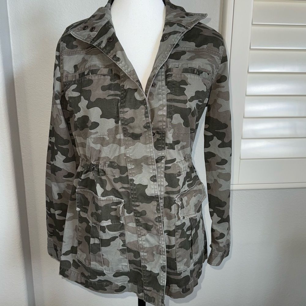 Universal Thread Women Size XS Camo Green Canvas Jacket Drawstring Waist